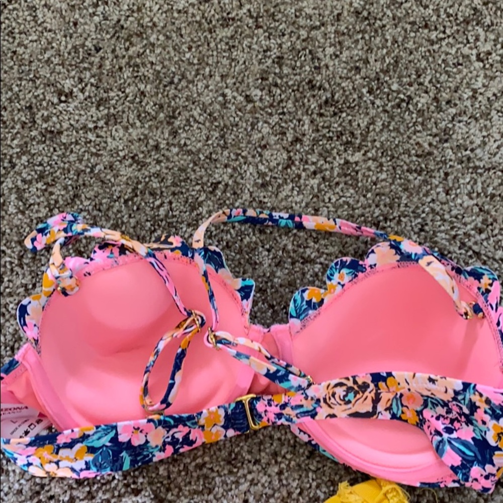 Bikini - Picture 4 of 5